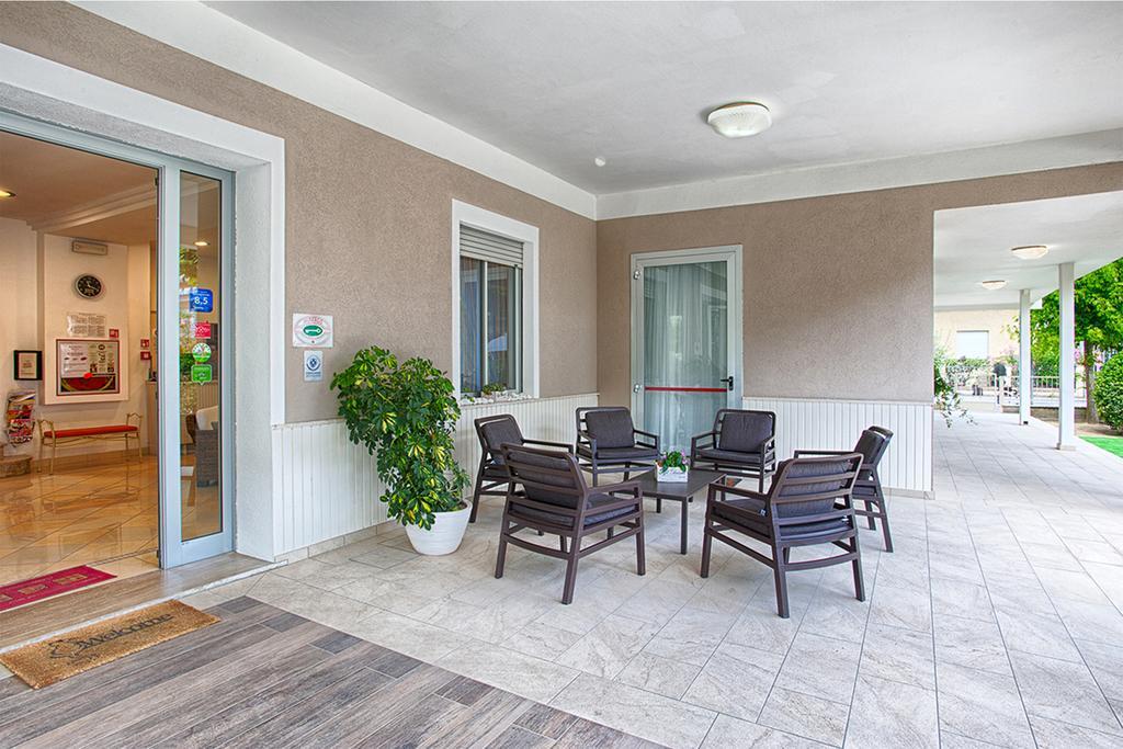 B&B Hotel Serenita Bellaria-Igea Marina Bagian luar foto
